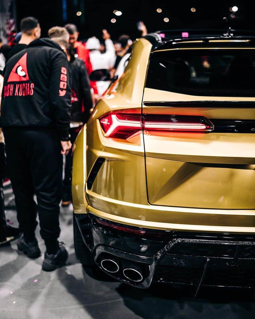 CarsWithoutLimitsさんのインスタグラム写真 - (CarsWithoutLimitsInstagram)「Now this is one nasty Widebody Lambo Urus built by @abushi.nyc . The kit is by @1016industries and rims by @velosdesignwerks  Owner @bossmansvj  #carswithoutlimits #lamborgini #urus」10月30日 20時22分 - carswithoutlimits