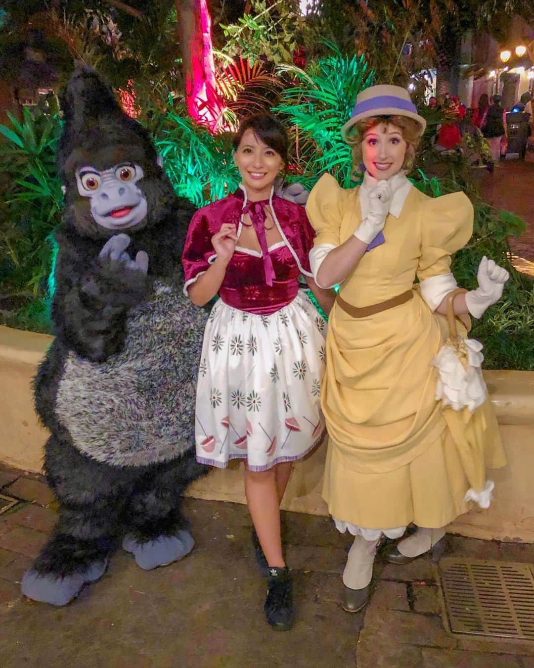 矢部あやのインスタグラム：「201809 4day  ジェーンとターク！ ジャングルクルーズ横でグリとかさすが」