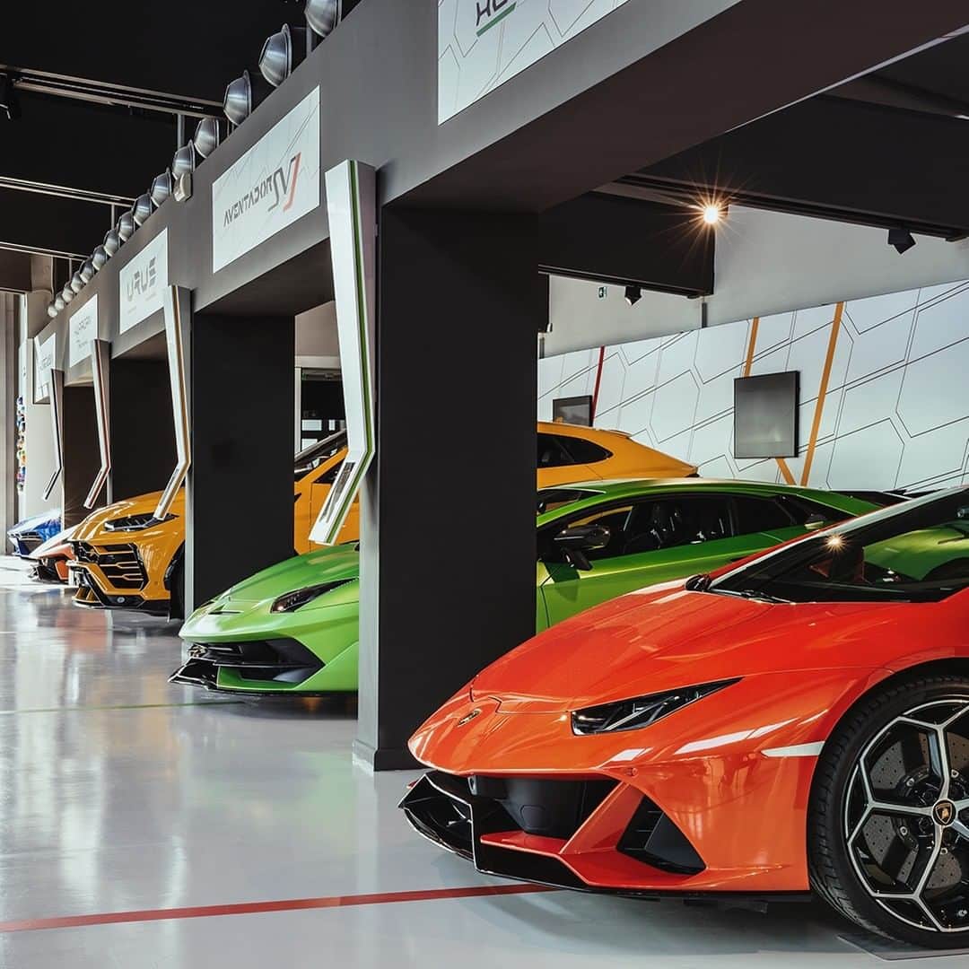 ランボルギーニのインスタグラム：「Heaven for all Lamborghini enthusiasts: visit the Lamborghini MUDETEC this weekend to have all your burning questions answered. You’ll also get to check out all the iconic models and tour the production lines which will transport you to Ferruccio Lamborghini’s time itself.  #Lamborghini #LamborghiniMUDETEC #Technology」