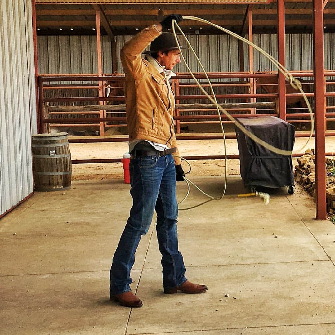 ジェームズ・フェルプスさんのインスタグラム写真 - (ジェームズ・フェルプスInstagram)「Great few days living the cowboy life on the range. I'm sure I was one in a former life. Big thanks to Eddie for a great time, and my horse Wildfire of course. Even learned how to rope and use a lasso (thanks Clint)  #westernstyleridingistheonlywaytoride #bootsnall #roadtrip #texas #giddyup」10月31日 2時00分 - jamesphelps_pictures