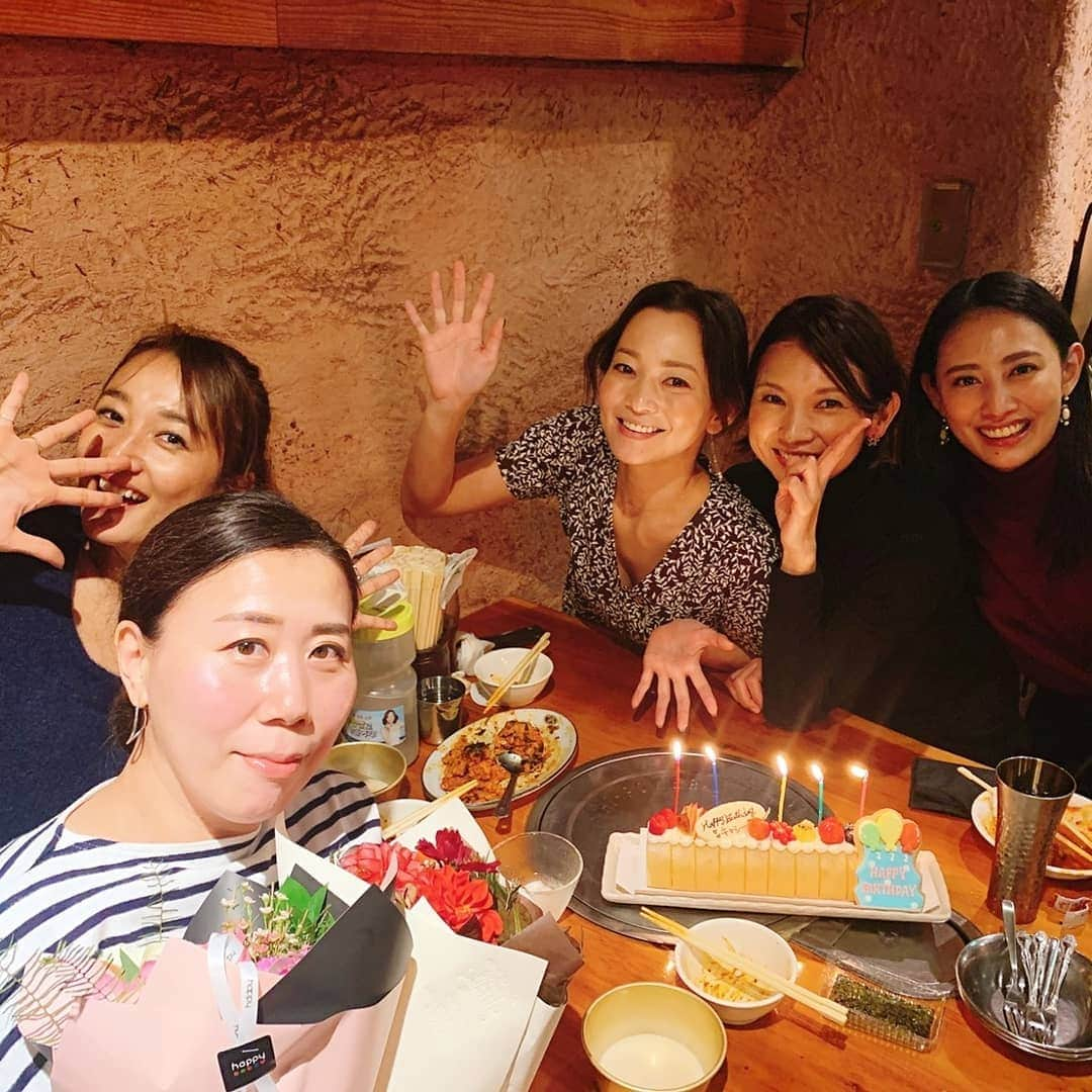 佐藤純さんのインスタグラム写真 - (佐藤純Instagram)「本日、マネージャーお誕生日🎂  お誕生日おめでとう🎉✨😆✨🎊 昨日は、担当モデルが集合してお誕生日会。  うちの事務所のお笑い担当モデルはみんなキャッシー担当なの？(マネージャーのあだ名です)って思うくらいみんなオモロイ🤣  キャッシーが何歳になったかは秘密🙊(笑)  私とアッキーは、前の事務所から一緒なので…かれこれ16年間マネージャーとして支えてきてくれました。  時には、衝突し、夫婦ゲンカ？のように泣きながらブーブー言ったこともあります。。。 でも、今もこうしてモデルとして頑張ってこれたのは、マネージャーをはじめ回りの支えや応援があったからこそ。  ありがとう👍  キャッシー、これからもよろしくね❤  お誕生日おめでとう😆  #マネージャー #お誕生日おめでとう #happybirthday  #いつもありがとう #これからもよろしくね #飲兵衛チーム #ママ #ママモデル #モデル #mama #mamamodel #model」10月30日 20時38分 - junsatoidea