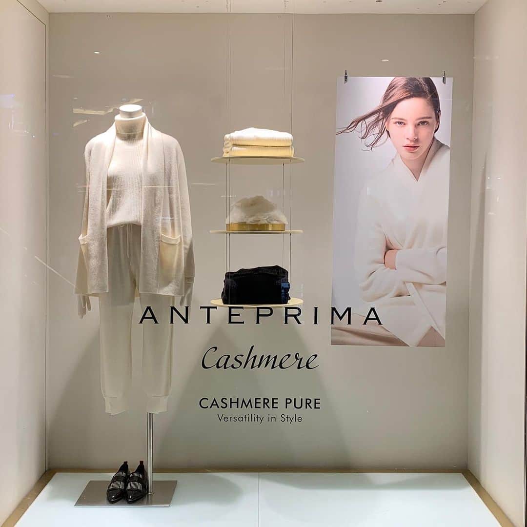 ANTEPRIMAさんのインスタグラム写真 - (ANTEPRIMAInstagram)「Embrace the versatility in style! Discover our everyday essential - the new Cashmere Pure collection is what you can relish in ultra-comfort and elegance. Now available at store.  #anteprima #CashmerePure #cashmere #versatile #fashion ##style #lifestyle #everyday #basics #instastyle #photo #ootd #italian #instafashion #readytowear #fashiondesign #womenswear #アンテプリマ #カシミヤ #カシミヤコレクション」10月30日 20時30分 - anteprimaofficial