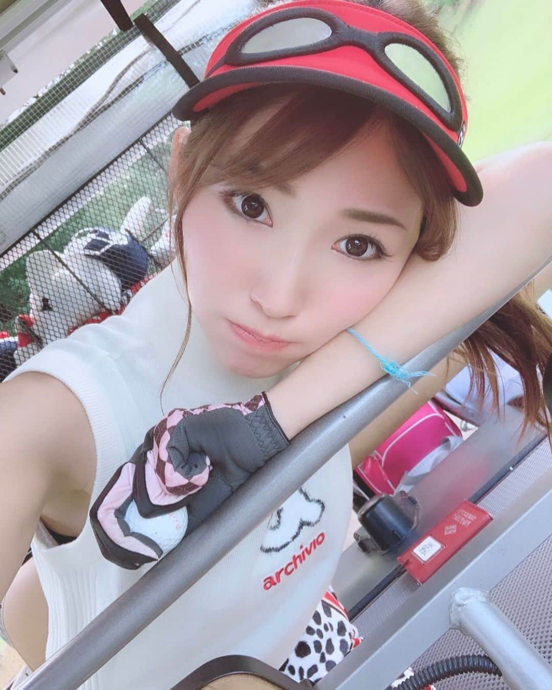 美波千夏さんのインスタグラム写真 - (美波千夏Instagram)「今日は1ヶ月ぶりのゴルフでした⛳️❤️ ドライバーもウッドもダメで、落ち込んでます。探さないでください。 神奈川カントリークラブ難しいでござる🐒 . . . #神奈川カントリークラブ #ゴルフコーデ #アルチビオ  #アルチビオコーデ #archivio」10月30日 20時31分 - chinatsu_minami