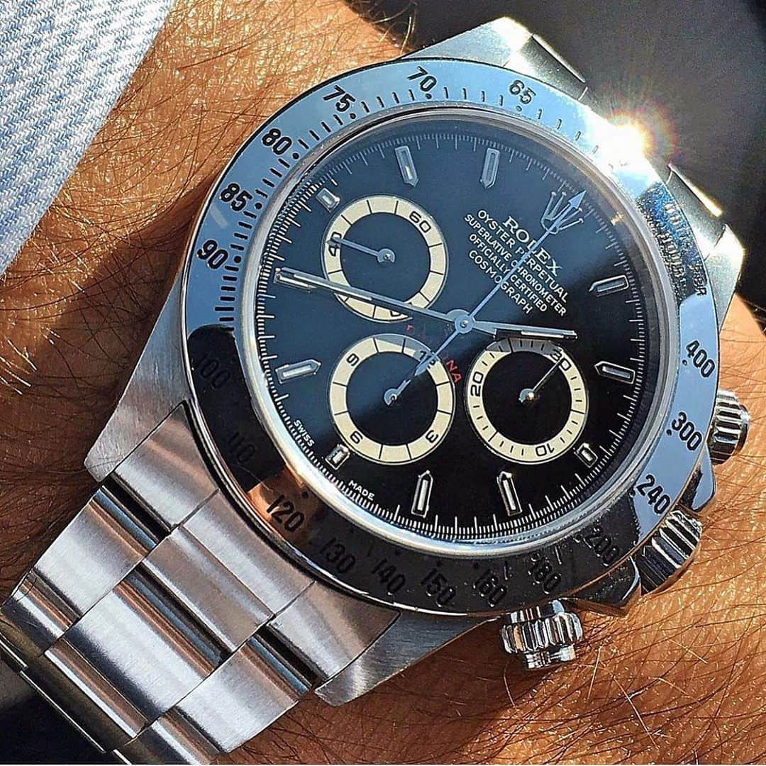 Daily Watchさんのインスタグラム写真 - (Daily WatchInstagram)「Up close with the Rolex Daytona 16520 in stainless steel 🔍 Photo by @milar81」10月30日 20時45分 - dailywatch