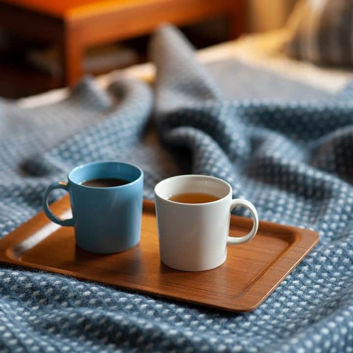 のインスタグラム：「. あたたかい飲み物が恋しい季節。お気に入りのマグでコーヒーやココア、紅茶を楽しみたいですよね。 . フィンランドのテーブルウェアブランド、イッタラの「ティーマ」は、食卓に置くだけで様になる美しい佇まいです。手にすっぽりと収まるサイズ感で、ついつい両手で触っていたくなります。冷えた指先もじんわりあたためてくれますよ。 . マグは全6色。同色で揃えてみたり、別の色を合わせてみたり。ティーマは、思い切った色のセレクトでも食卓にすっと馴染んでくれるので、思うまま選んでいただけます。 . ▼詳細はプロフィールのリンクからご覧いただけます。 → @freedesign_jp . 【取扱店舗】 #フリーデザインオンラインショップ #フリーデザイン吉祥寺店 .  #ティーマ #teema #イッタラ #iittala #マグ #ティーママグ #カイフランク #KajFranck #珈琲 #coffee #コーヒー #フィンランド #北欧 #北欧雑貨 #シンプル #シンプルライフ #シンプルデザイン #暮らし #雑貨店 #雑貨屋 #インテリアショップ #freedesign  #フリーデザイン #吉祥寺 #kichijoji」
