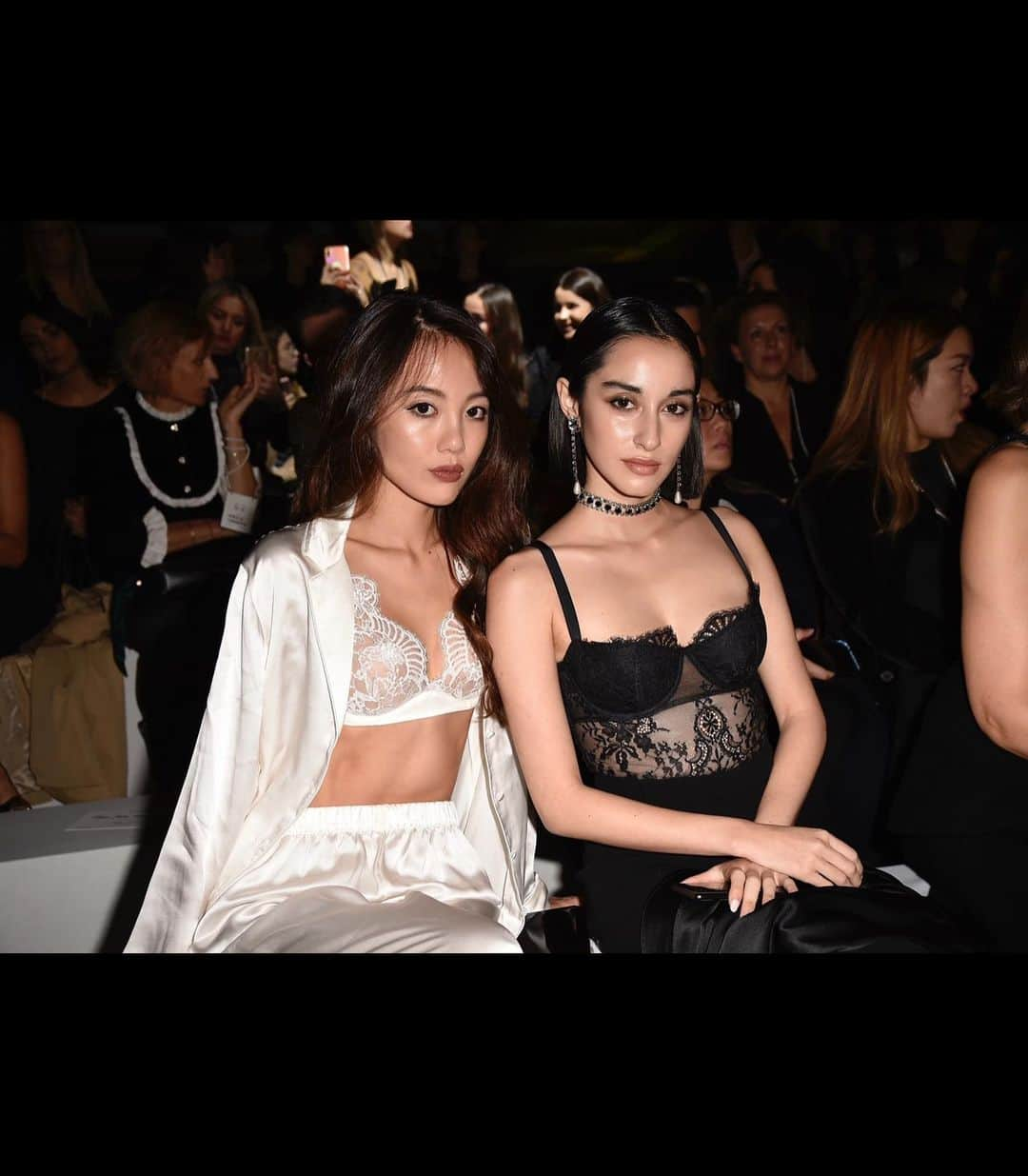 佐藤マクニッシュ怜子さんのインスタグラム写真 - (佐藤マクニッシュ怜子Instagram)「first row for the @intimissimiofficial 💎 the show and the setup was just a wonder! so honored to be a part of you guys xx ‘ 世界のスター達が並ぶ最前列に恐縮ながら座らせて頂いたんだけど、こうやって海外に飛ぶお仕事をすると各国で活躍してる人達と知り合えてインスパイアされるし、ここ最近はモデルとしてだけじゃなくてブランドを持つ1人としても勉強できるからとても貴重な体験でした💫 そして誰よりも何よりもサラジェシカパーカーさんが可愛くて優しくて感動した🥺 #intimissimi #intimissimishow #intimissimigirls」10月30日 21時11分 - reikoofficial