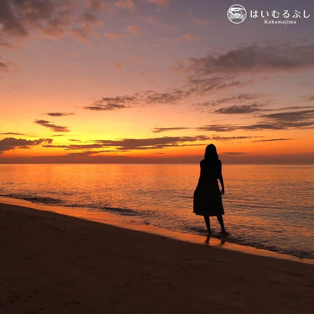 HAIMURUBUSHI はいむるぶしさんのインスタグラム写真 - (HAIMURUBUSHI はいむるぶしInstagram)「ティダ(太陽)が沈んだ後に訪れるマジックアワー。彩りを変えながら心に染み入る夕景に感動します。 #沖縄 #八重山諸島 #砂浜 #ビーチ #夕陽 #夕景 #波打ち際 #小浜島 #リゾート #ホテル #はいむるぶし #japan #okinawa #yaeyamaislands #sunset #beach #resort #hotel #haimurubushi」10月30日 21時30分 - haimurubushi_resorts