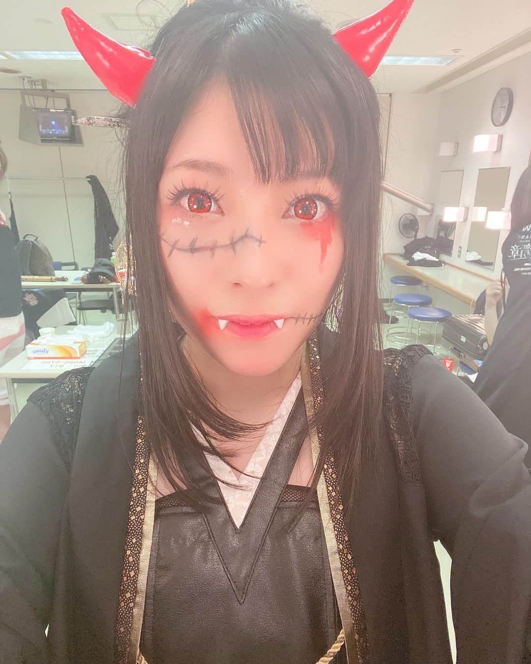 鈴華ゆう子のインスタグラム：「名古屋ありがとー！ ハッピーハロウィン❤️ #wagakkiband #halloween #vampire #yukosuzuhana  #和楽器バンド #鈴華ゆう子　#名古屋　#react #nagoya」