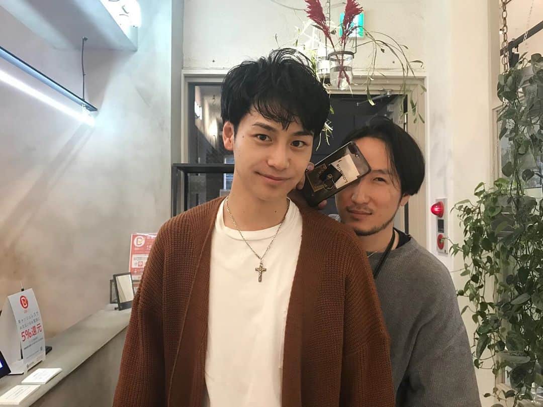 小澤亮太さんのインスタグラム写真 小澤亮太instagram 久々短髪に いつも見栄え良くしてくれて感謝です ヘアサロン Lomalia カット パーマ スマ脇 10月30日 21時36分 Ozawa Ryota