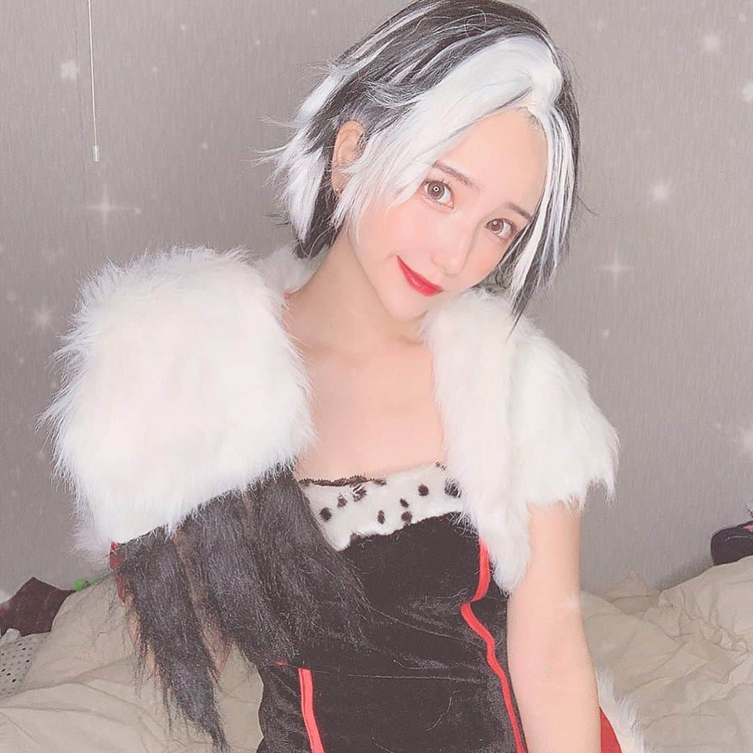 稗田智優さんのインスタグラム写真 - (稗田智優Instagram)「* ． Cruella de Vil🖤❤️ ． #ヴィランズ #クルエラ #101匹わんちゃん ． *」10月30日 22時05分 - _chiyuu_