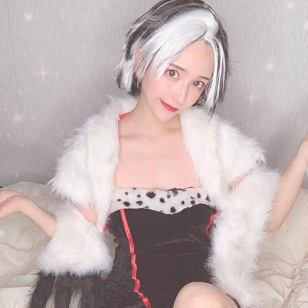 稗田智優さんのインスタグラム写真 - (稗田智優Instagram)「* ． Cruella de Vil🖤❤️ ． #ヴィランズ #クルエラ #101匹わんちゃん ． *」10月30日 22時05分 - _chiyuu_