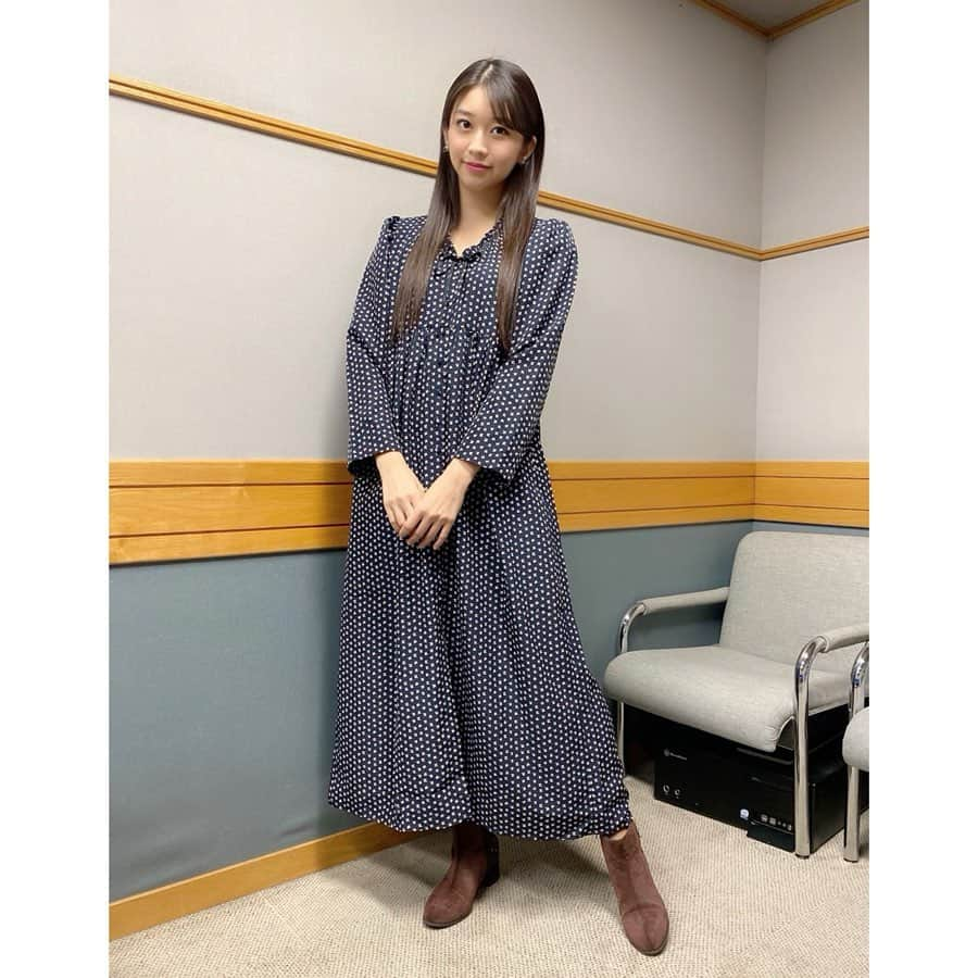 牧野真莉愛さんのインスタグラム写真 - (牧野真莉愛Instagram)「♡ ♡ 高橋愛さん💛だいすき ✨LOVE&PEACE PROJECTコラボアイテム✨ ︎LOVE&PEACE PROJECT 2019 https://www.haco.jp/landp/index.html ＆ 今日のまりあ🐰ラジオ収録がありました。 ・ CBCラジオさん 『モーニング娘｡'19 牧野真莉愛の まりあん❤LOVEりんですっ💕』 毎週火曜 24:30～25:00 ぜひ聴いてね❣️❣️メールお待ちしてます💌 https://hicbc.com/radio/marian-loverin-desu/ ・ 3つのカメラどこ見ていいのかわからなくなる🐰ディレクターさんのiPhone。 (撮影：まりらぶディレクターさん) ♡ ♡  #高橋愛 さん💛 #haco! #ラブアンドピースプロジェクト #ラブアンドピース2019 #世界中のこどもたちにしあわせな未来を  #CBCラジオ さん #うしみつドキドキ #まりあんLOVEりんです  #モーニング娘19 #morningmusume19」10月30日 21時58分 - maria_makino.official