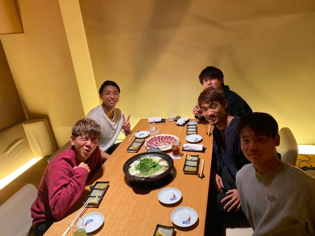 長谷川竜也のインスタグラム：「#マッスル小林 #プリンス脇坂 #先輩ナメ男 #菅田将暉 あー楽しかった。 うまかった。 ご馳走様でした。 みんな顔固いな〜 #1人滑ってるやついたわ」