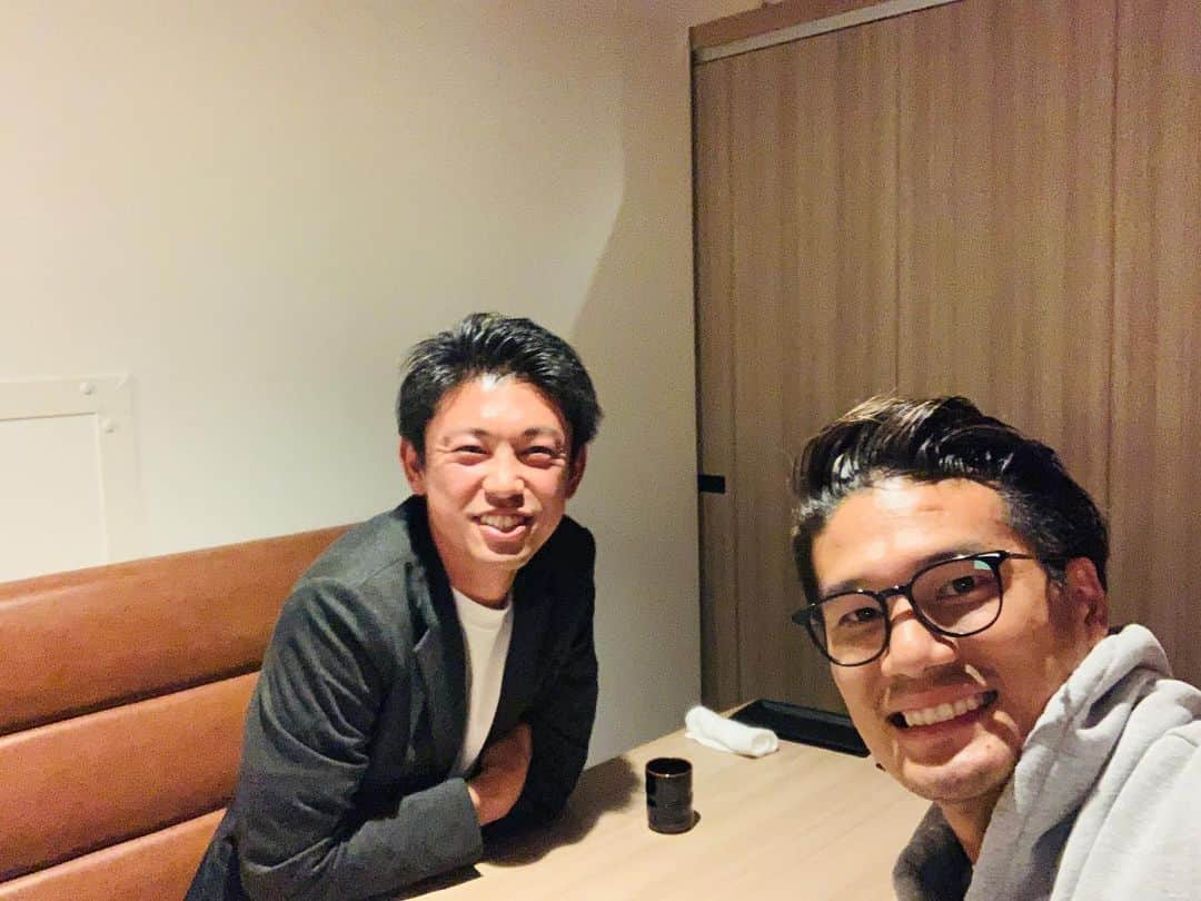 山下達也さんのインスタグラム写真 - (山下達也Instagram)「今日はmasseur.jpで久保ちゃんにケアをしてもらい、その後聡太君とご飯行って来ました🙂  #久保ちゃん相変わらず上手い #スッキリするので皆さんも是非行ってみて下さい #中澤聡太 #そうた兄ちゃん #北の国からのソウタ兄ちゃんには負けるけど #最高に楽しい人 #本人は北の国から見た事ないらしい #見たらもっと自分の名前好きになるのに #レイソルとセレッソの話が多め #今はエージェントと選手の関係 #やけど何でも話せる関東の兄貴 #残り試合全力で頑張ります #ありがとうございました」10月30日 22時33分 - yamagozero