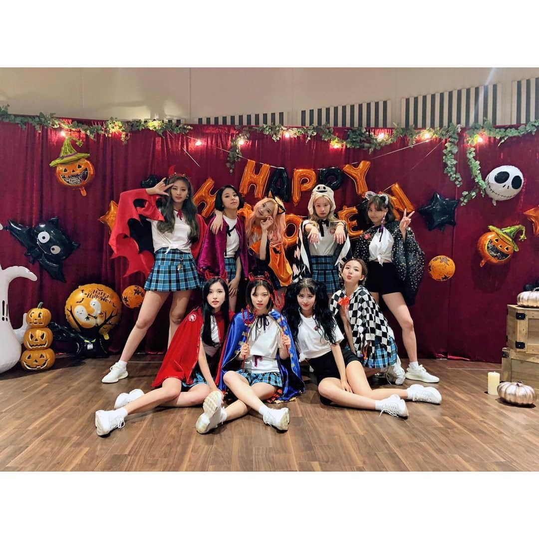 TWICE JAPANさんのインスタグラム写真 - (TWICE JAPANInstagram)「TWICE WORLD TOUR 2019 ‘TWICELIGHTS’ IN JAPAN@幕張最終日！TWICEがONCEのために準備したスペシャルハロウィン！みんな楽しかったですか？大阪のステージもお楽しみに💖 ONCE！HAPPY HALLOWEEN🎃  #TWICE #TWICEWORLDTOUR2019 #TWICELIGHTS」10月30日 22時35分 - jypetwice_japan