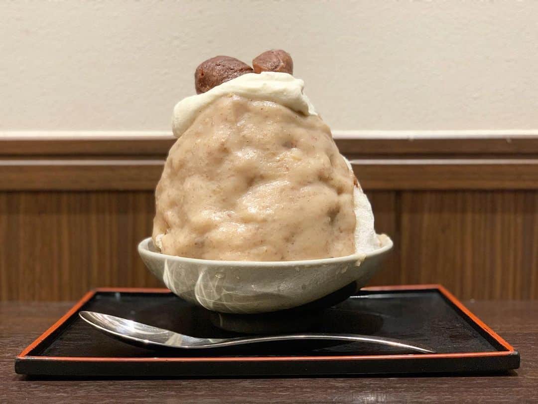 原田麻子さんのインスタグラム写真 - (原田麻子Instagram)「和栗と豆乳クリーム  食べ納めかな… 今年は長く提供してくださってとても嬉しかった！美味しかった！  #かき氷#かき氷🍧#おやつ#ごはん#sweets#shaveice」10月30日 22時46分 - achakoko