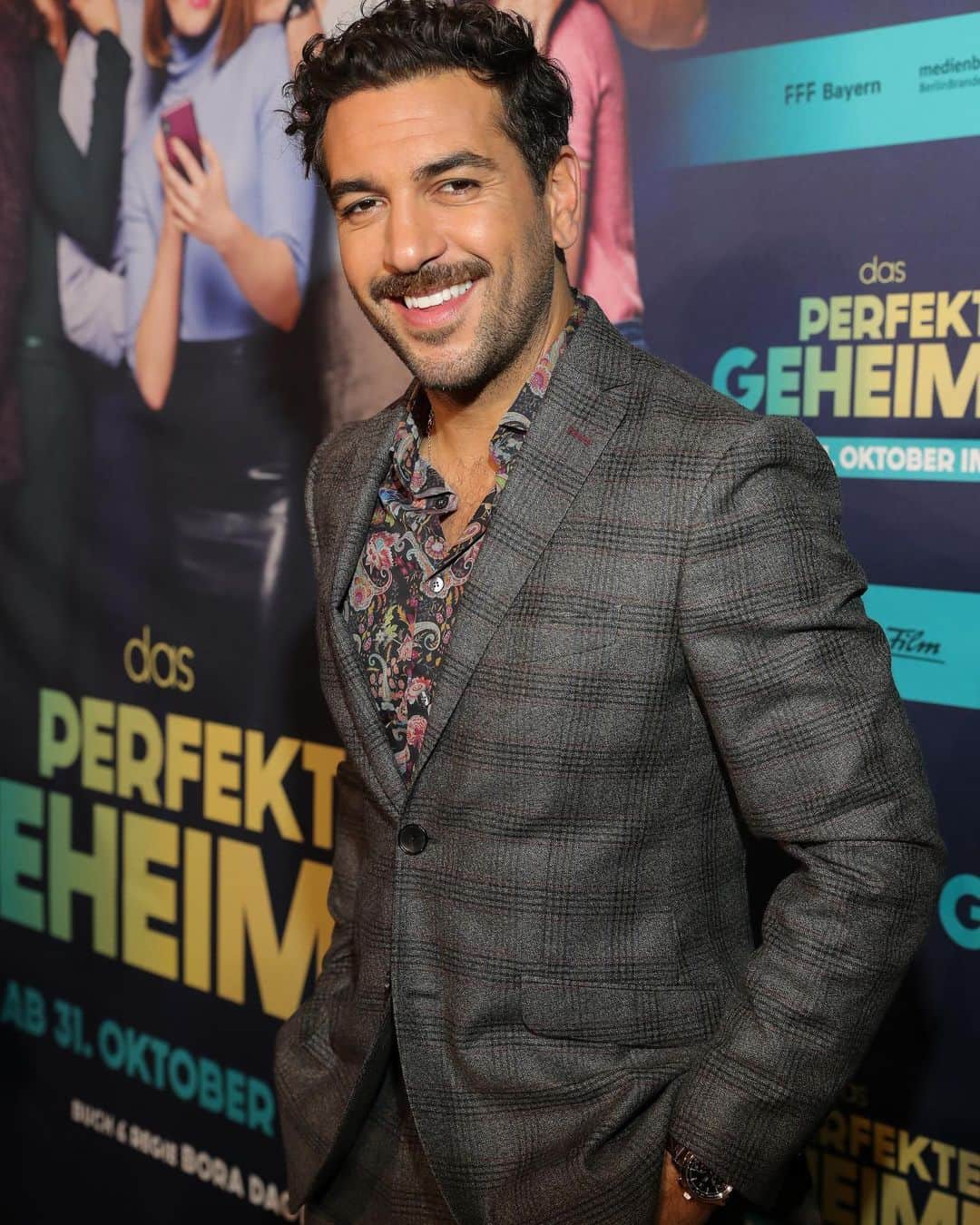 エリヤス・エンバレクのインスタグラム：「...und DANKE für die schönen Premieren in #Hamburg und #Berlin!! @dasperfektegeheimnis @constantinfilm」