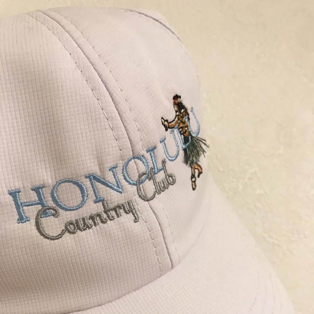 小野口奈々さんのインスタグラム写真 - (小野口奈々Instagram)「・ おにゅーのキャップは ハワイのお土産でいただいたもの🏌️‍♀️🧢✨ フラガールのスカート部分だけ 立体的になっているのが可愛いのです😆 #ゴルフ #ホノルルカントリークラブ  #ハワイ土産 #ゴルフ女子 #ゴルフ女子コーデ #honolulucountryclub #golf」10月30日 23時24分 - nana0no