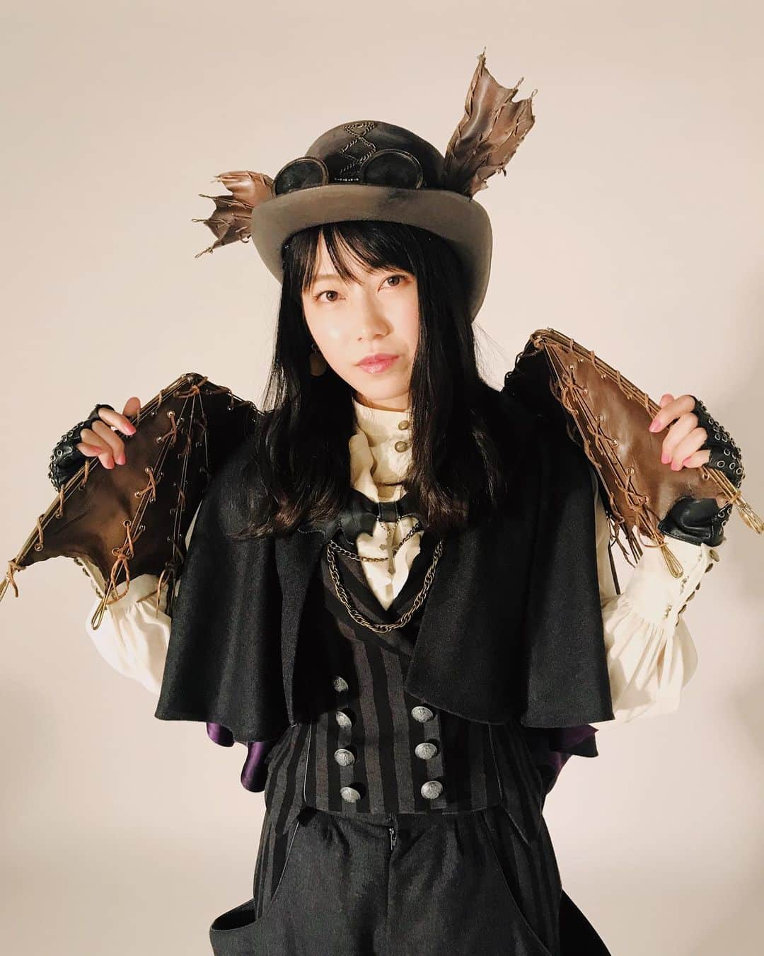 横山由依さんのインスタグラム写真 - (横山由依Instagram)「ハロウィン🎃 羽根を折りたたんだドラキュラ🧛‍♀️ #happyhalloween #halloween #ハロウィンナイト」10月30日 23時19分 - yokoyamayui_1208