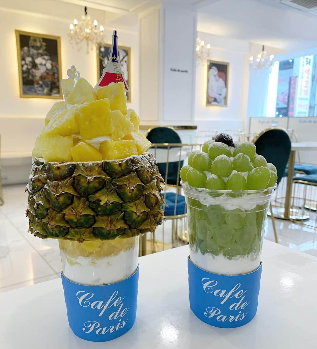 岡本麻佑のインスタグラム：「. 写真ではよく見ていたやつっ🇫🇷初めて食べた！❤️めっちゃボリューミーで美味しかったです😋🍍🍇#cafedeparis」