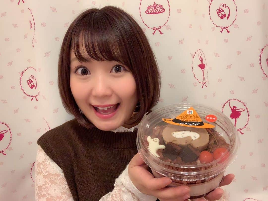 嶋梨夏さんのインスタグラム写真 - (嶋梨夏Instagram)「888円！！めちゃくちゃ大きいコンビニスイーツがあったよー🥳✨✨セブンイレブンのデカ盛りスイーツ大好き🥰ハッピーハロウィン🎃💕💕💕」10月30日 23時27分 - shimarica_jp