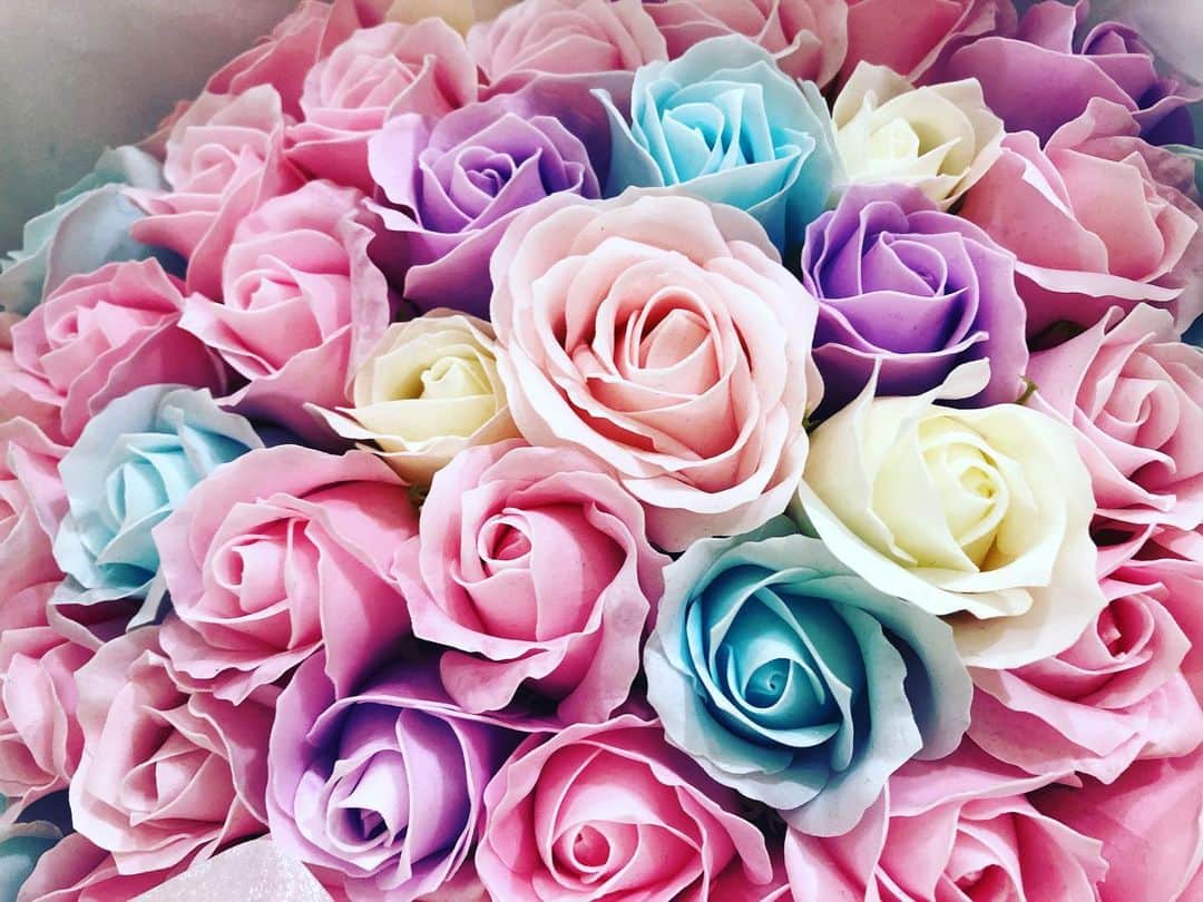 天玲美音さんのインスタグラム写真 - (天玲美音Instagram)「Happy flower💗 . 明日は... ハッピーハロウィン🎃👻 . LOVE＆SMILE #天玲美音 💓 . #flower #flowers #instaflower #instaflowers #パステル #可愛い #花束 #Happyflower #mion #花 💓」10月30日 23時45分 - miontenrei