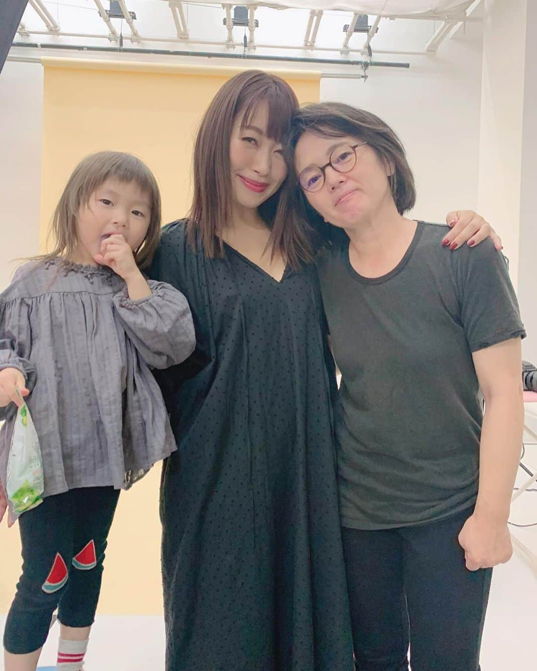 坂本美雨さんのインスタグラム写真 - (坂本美雨Instagram)「愛する早坂香須子さんとヘアの中井正人さんに魔法の粉をふりかけていただいた幸運な親子（かぁちゃんは多めに）。 冨永よしえさんに撮っていただいた幸せな撮影でした。 @kazukovalentine  @tominaga_yoshie @deucenakai 先日の #今日のなまこちゃん #なまこムービー」10月30日 23時58分 - miu_sakamoto