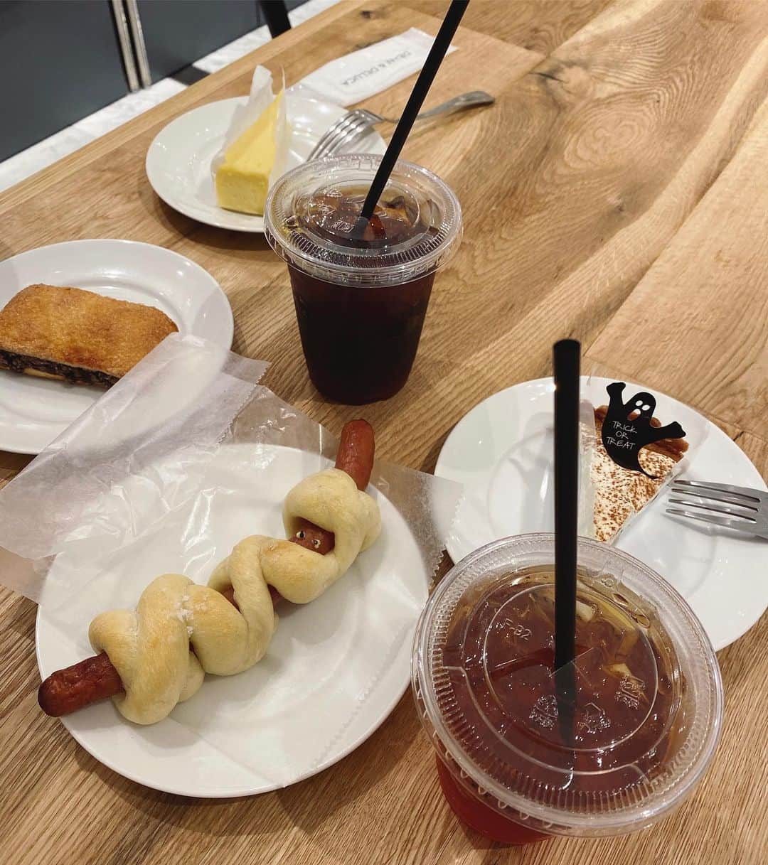 のインスタグラム：「モンスターを探せ🌭👀﻿ ﻿ #DD﻿ #deananddeluca﻿ #おいしいイタズラ」
