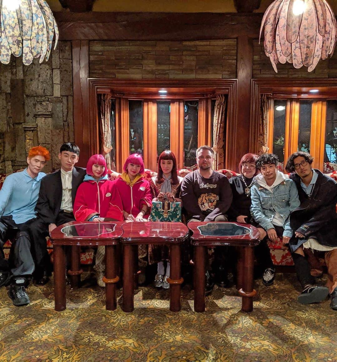 マドモアゼル・ユリアさんのインスタグラム写真 - (マドモアゼル・ユリアInstagram)「❤️❤️Family dinner ❤️❤️ 🇯🇵Team Gucci Japan🇯🇵 大好きなうかい亭で、大好きなみんなとディナー🥰👬👭👩‍👧‍👦👬 #うかい亭 #gucci」10月31日 0時09分 - mademoiselle_yulia