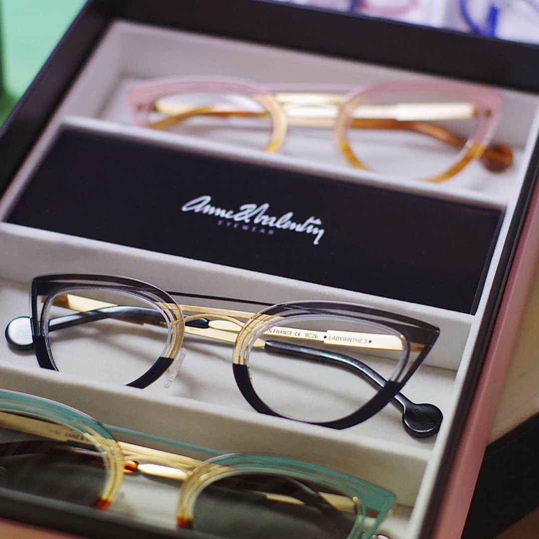 GLOBE SPECS_officialさんのインスタグラム写真 - (GLOBE SPECS_officialInstagram)「Limited Edition!!! Anne et Valentinより発表されたリミテッドモデルは3型。2型のメガネと1型のサングラス。何本ものラインが複雑に絡み合い、緻密に設計されたモデルはまさにアン・バレンタインの底力を感じさせる秀逸なデザインとなっています。 #limitedii @anneetvalentin  #2019aw #silmocollection  #store @globespecs_official  #tokyo #opticalstore  #wholesalebrand  #ahlem #anneetvalentineyewear  #gernotlindner #globespecs  #lescalunetier  #lunor #laloop  #dianetaylor #robertmarcnyc」10月31日 11時11分 - globespecs_official