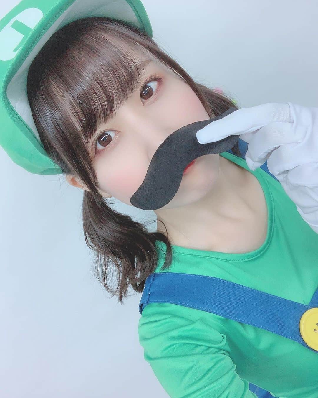 八木沙季のインスタグラム：「🎃🎃 . ハッピーハローウィーン💗💗 今年はルイージになりました！ りおちんがマリオだよ😉 マ梨緒とシャキージ👦👦 . #ハロウィン  #ハロウィンコスプレ  #コスプレ  #マリオ  #ルイージ #スーパーマリオブラザーズ  #仮装」