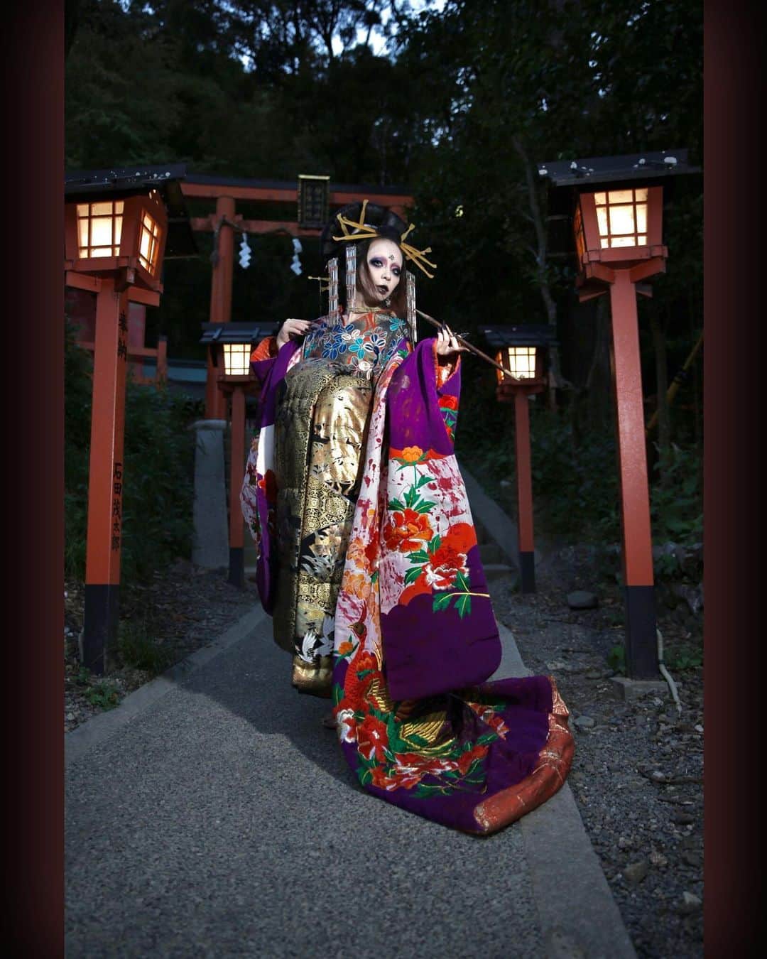 松すみれさんのインスタグラム写真 - (松すみれInstagram)「﻿ ﻿ H🎃A👻L🎃L👻O🎃W👻E🎃E👻N﻿ ﻿ ﻿ 【地獄太夫💀】﻿ これもある意味Halloweenよね🖤🖤🖤﻿ ﻿ ﻿ #halloween2019 #札幌 #フリーランス ﻿ #モデル #被写体 #被写体サーチ ﻿ #神社 #着物 #地獄太夫 #闇月同盟 ﻿ #暗がり同盟 #kimono #jp_gallery ﻿ #ig_bless_women #splus_cameraclub ﻿ #IGersJP #igersjp #creative_portraits ﻿ #ig_portrait #ig_japan ﻿ #japan_of_insta #gallery_of_dark_arts﻿ #be_one_family_members ﻿ #dark_passion_lovers #creative_portraits ﻿ #dark_moon_alliance #stars__edit ﻿ #photogenic_jp #emotional_dark_pictures ﻿ #abandonedhorrors」10月31日 9時37分 - omatsudayo
