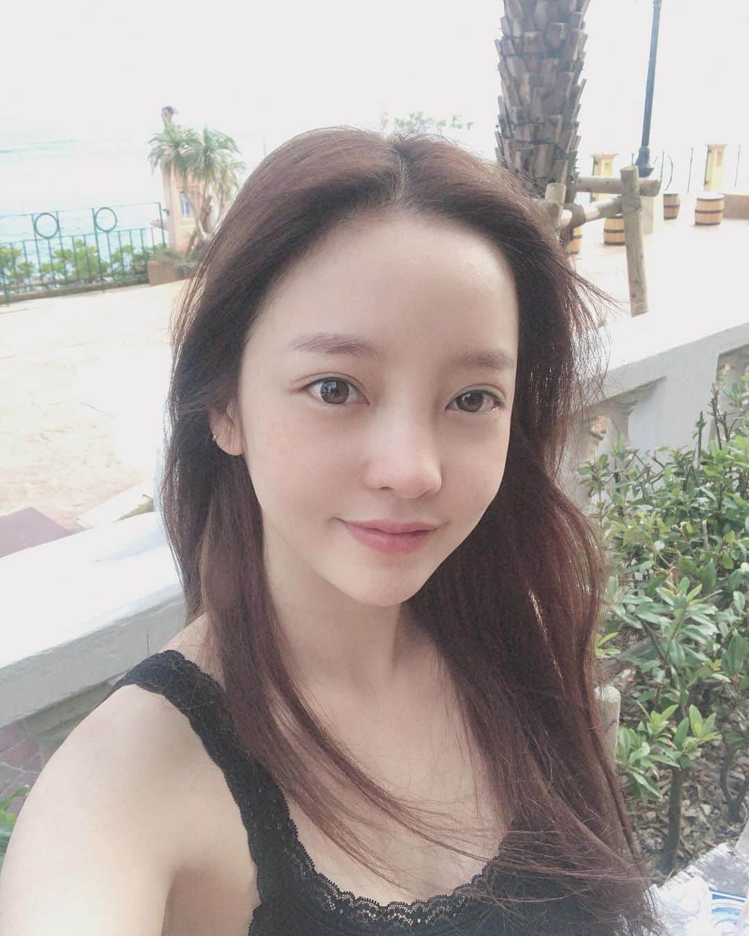 ク・ハラのインスタグラム：「Good morning! : )」