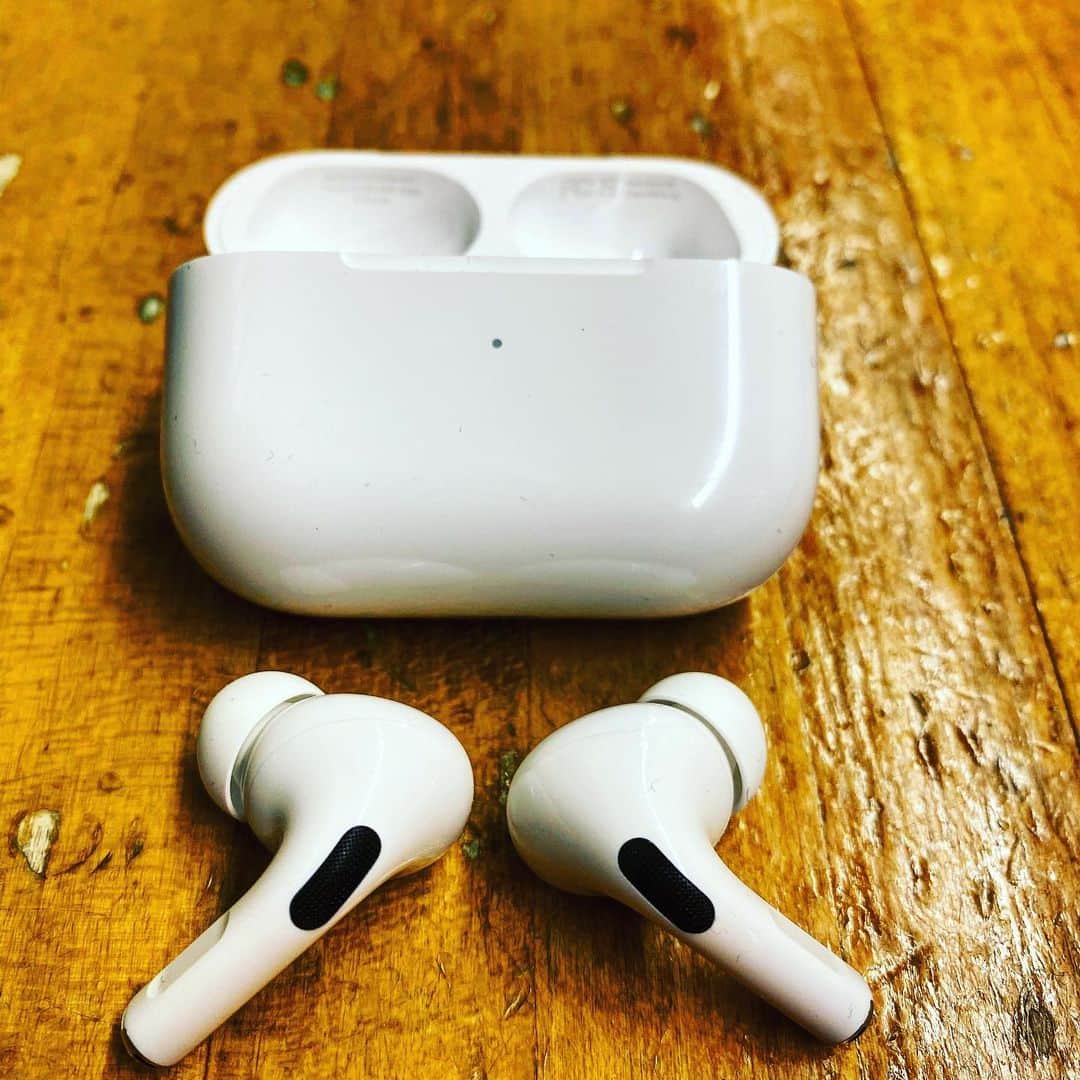 のインスタグラム：「今日はAirPods Proの発売日。 発売日に買うっしょ！ どうって？良いに決まってるでしょ！（笑）」