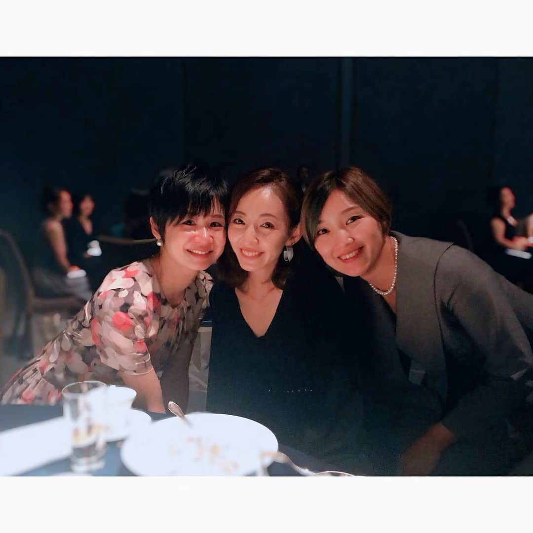 咲希あかねさんのインスタグラム写真 - (咲希あかねInstagram)「下級生の結婚式へ✨ 綺麗でした♡  笑って泣いて…素敵な披露宴♪ 出席できてよかった！ 同期にも会えたー😊  #優香りこ　#鳳真由 #花里まな #咲希あかね #宝塚 #91期  #ウエディング #結婚式」10月31日 10時01分 - akane_saki