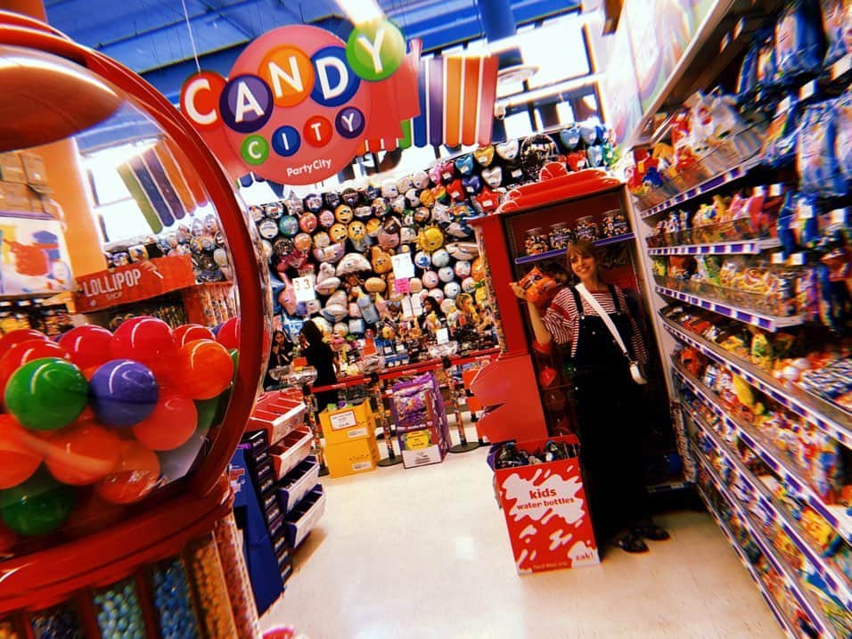 のインスタグラム：「* 🖤🔮🍭🍫🍬🔮🧡 Are you ready for the  Trick or Treat?🖤🧡✨ ハッピーハロウィン♡ * #halloween#candys#trickortreat #10月31日 #神無月最終日 #ありがとうございました♡ #さあ今年も年末に向けて走り出す模様へ #早いなもうハロウィン #実りある素敵な一日を過ごしましょ♡」