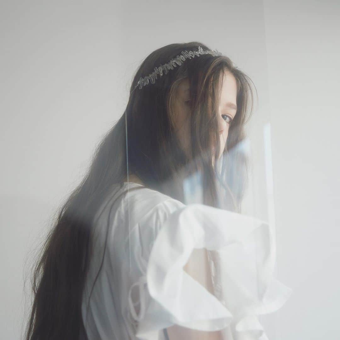 PLUIEさんのインスタグラム写真 - (PLUIEInstagram)「. . Crystal headband available for leasing at PLUIE Tokyo . .」10月31日 10時05分 - pluiehair