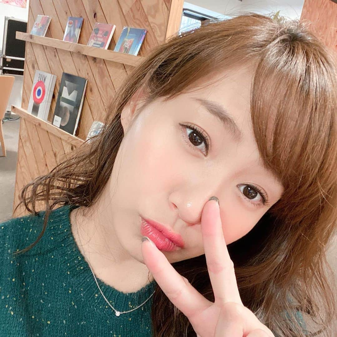 藤本美貴さんのインスタグラム写真 - (藤本美貴Instagram)「おはようございます！  今日は朝から息子を学校へ送り出し 娘のお弁当〜幼稚園へ送り 洗濯&掃除をして これかれお仕事でーす！笑  毎日バタバタだな♡笑 でもすごい元気！笑」10月31日 10時06分 - mikittyfujimoto