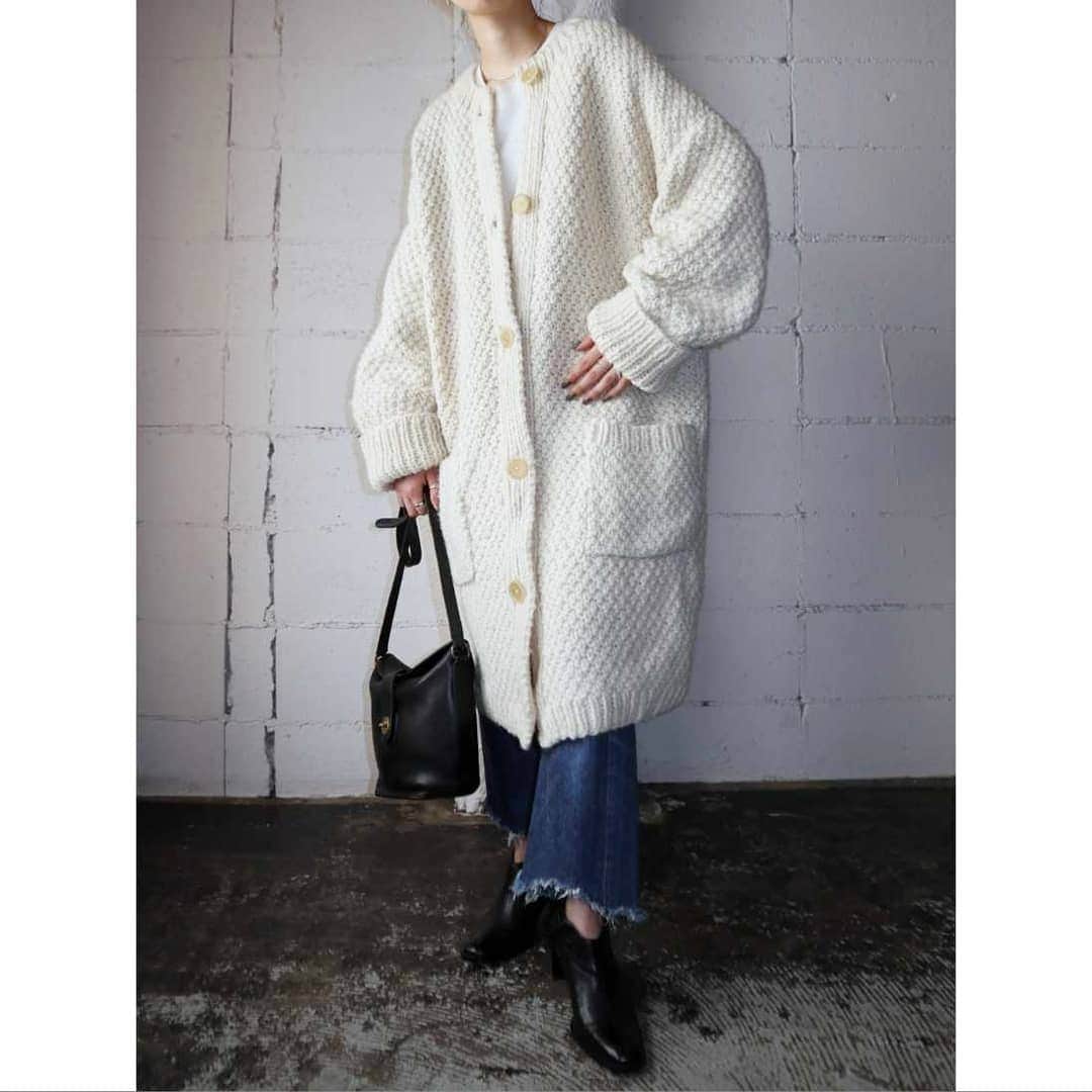 吉祥寺 古着屋 Orfeoのインスタグラム：「Big Silhouette Knit Coat  #orfeo #kichijoji #tokyo #vintage #used #fashion #coordinate #outfit #オルフェオ #吉祥寺 #東京 #古着 #ヴィンテージ #ユーズド #ファッション #コーディネート  掲載商品のお問い合わせはメールにて承っております。コメント、DMでのお問い合わせは受け付けておりませんのでご了承ください。」