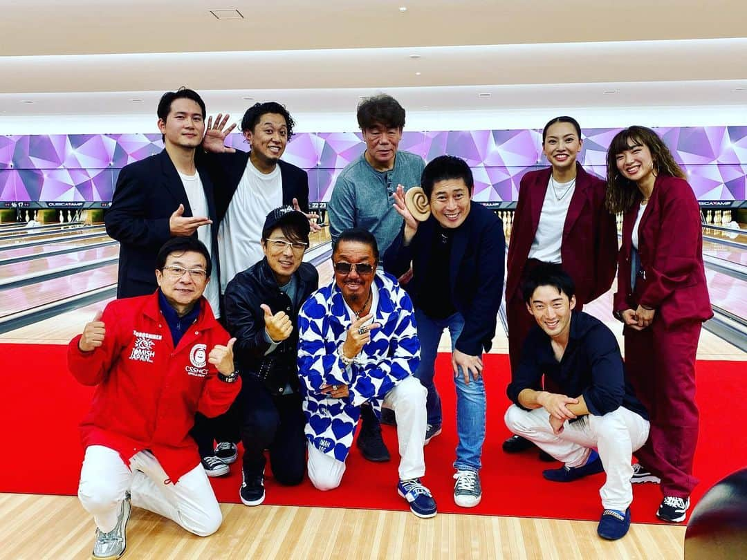 黒田アーサーさんのインスタグラム写真 - (黒田アーサーInstagram)「先日、初めてドリームスタジアム太田に行って来ました！所属プロで仲良しの酒井美佳ちゃんと会えなくて残念😭💦この日はKORN兄貴のボウリング大会🎳ドリスタの佐藤社長、KORN兄貴、村田雄浩さんと同じボックスで投げられて楽しかったです😊👍それにしてもドリームスタジアム太田は素晴らしいセンターでした‼️また近いうちに投げに行きたいと思います❣️佐藤社長、KORN兄貴、ありがとうございました！ #ドリームスタジアム太田  #ブラザーkorn  #ボウリング大会 #村田雄浩 #マギー審司 #黒田アーサー  #bowling」10月31日 10時18分 - kuroda_arthur