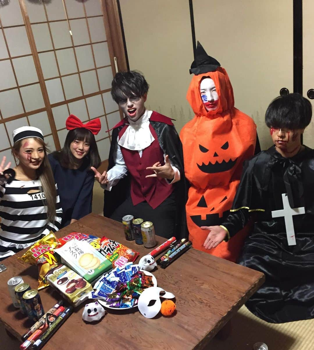 太田モニカさんのインスタグラム写真 - (太田モニカInstagram)「Happy Halloween🎃 . . ちょうど一年前は 恋んトスseason8のみんなと 過ごしてたなあ〜💕👻 今年は大人しくしてます笑 . . 今日も素敵なハロウィンを🎃❣️ . . #monikalifestyle #love #happyhalloween #ootd」10月31日 10時45分 - x.monika86.x