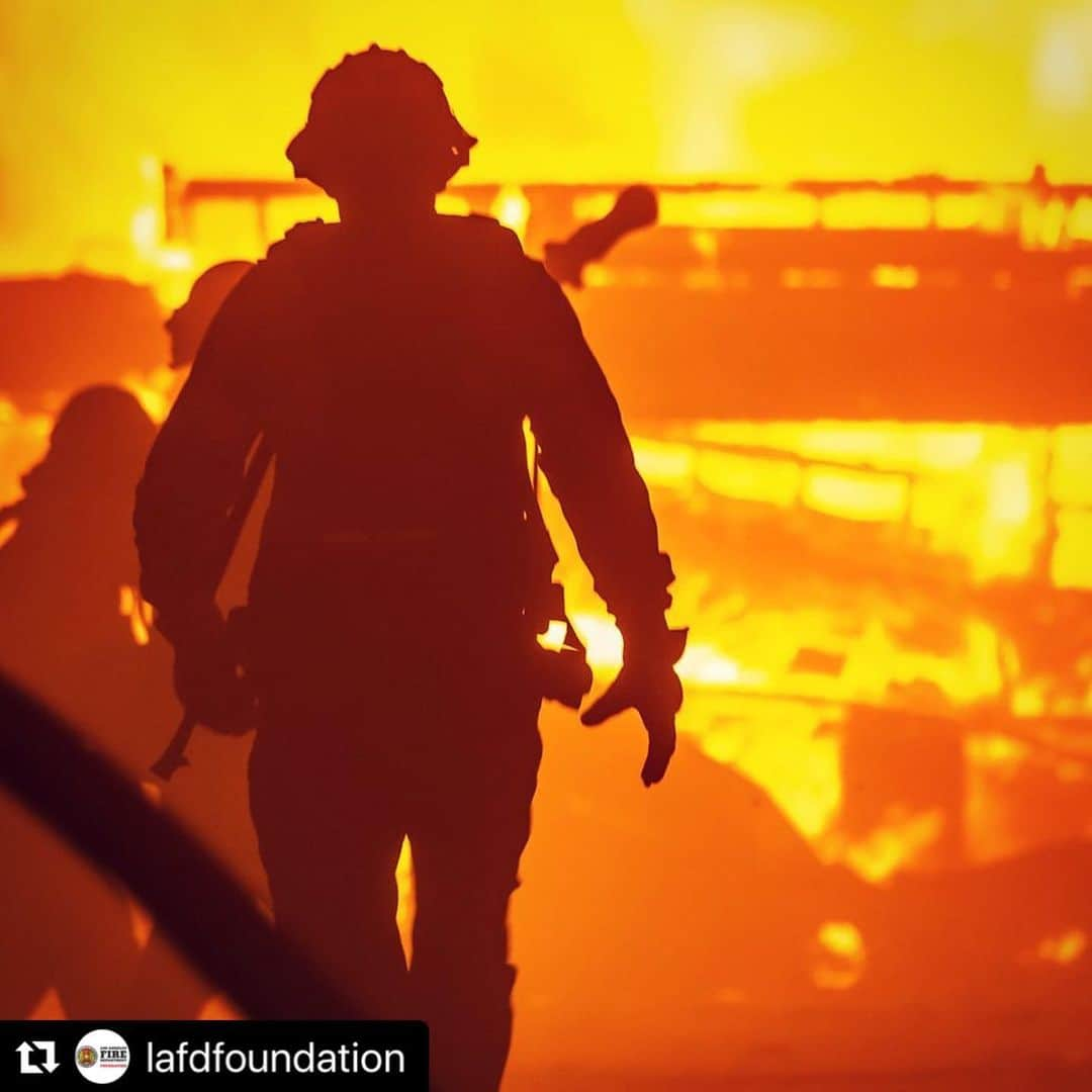 ミーシャ・コリンズさんのインスタグラム写真 - (ミーシャ・コリンズInstagram)「Please donate now. The need to support our firefighters grows by the hour.  Every donation brings us closer to equipping our #LAFD firefighters with essential gear like:  flame-resistant hoods; carcinogen containment gear bags; and brush fire hand tools.  HOW TO HELP: 1) Online: http://supportLAFD.org/donate 2) Text the word “FIRE” to (310) 929-6907  #Repost @lafdfoundation: ・・・ 🙌 THANK YOU to each and every member of the @losangelesfiredepartment for your sacrifice and service. 👏👏👏⁣⁣ ⁣⁣ ⁣It is an honor to serve the courageous men + women that serve our great city. 🙏⁣⁣ ⁣⁣ And a huge #ThankYou to all our first responders on this special National First Responders Day.⁣⁣ ⁣⁣ #BetterLateThanNever #Thanks #Gratitude #Appreciation #weloveourfirefighters #firstresponders #losangeles #GettyFire #TickFire #PalisadesFire #SaddleridgeFire #wildfire #fire」10月31日 10時39分 - misha