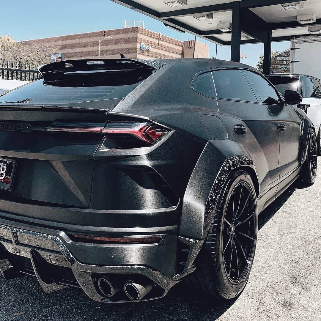 CARLiFESTYLEさんのインスタグラム写真 - (CARLiFESTYLEInstagram)「This Urus is mean looking! 😈 Photo by @rdbla #RDBLA #carlifestyle #Urus」10月31日 10時58分 - carlifestyle