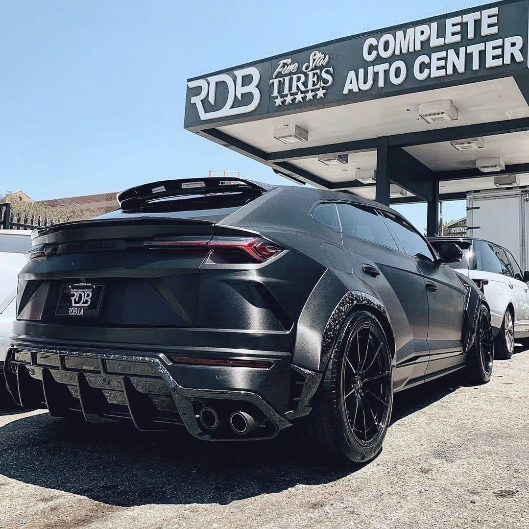 CARLiFESTYLEさんのインスタグラム写真 - (CARLiFESTYLEInstagram)「This Urus is mean looking! 😈 Photo by @rdbla #RDBLA #carlifestyle #Urus」10月31日 10時58分 - carlifestyle