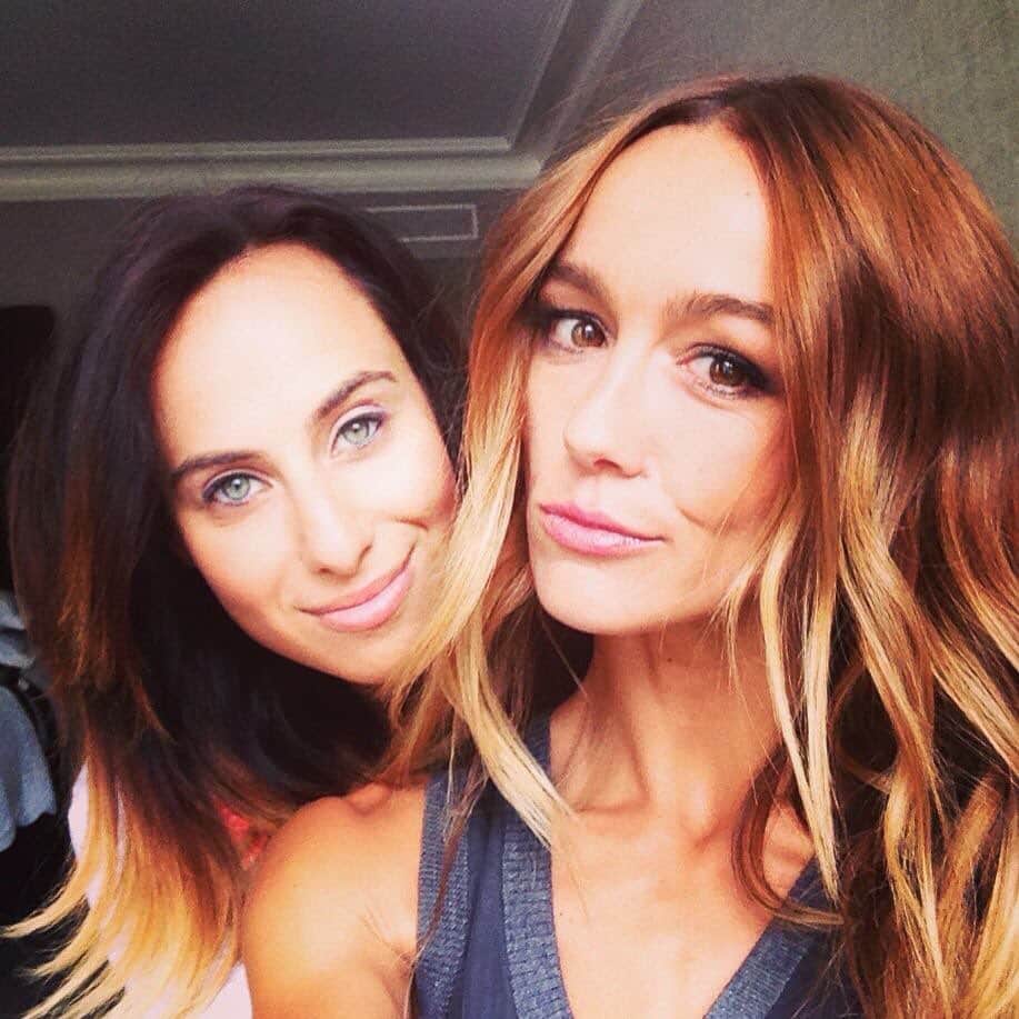 シャーニ・ヴィンソンのインスタグラム：「Happiest of birthdays to my all time favorite @becca_sopher 🎂 🎊🎈🎁🎉Life’s a better journey with you! #soulmates #soulsisters」
