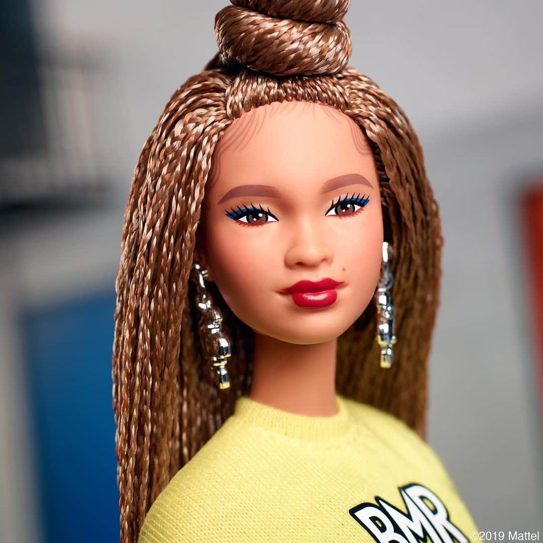 バービーさんのインスタグラム写真 - (バービーInstagram)「Bright looks. Bold style. 💚 Shop the #Barbie #BMR1959 collection now!」10月31日 2時03分 - barbie