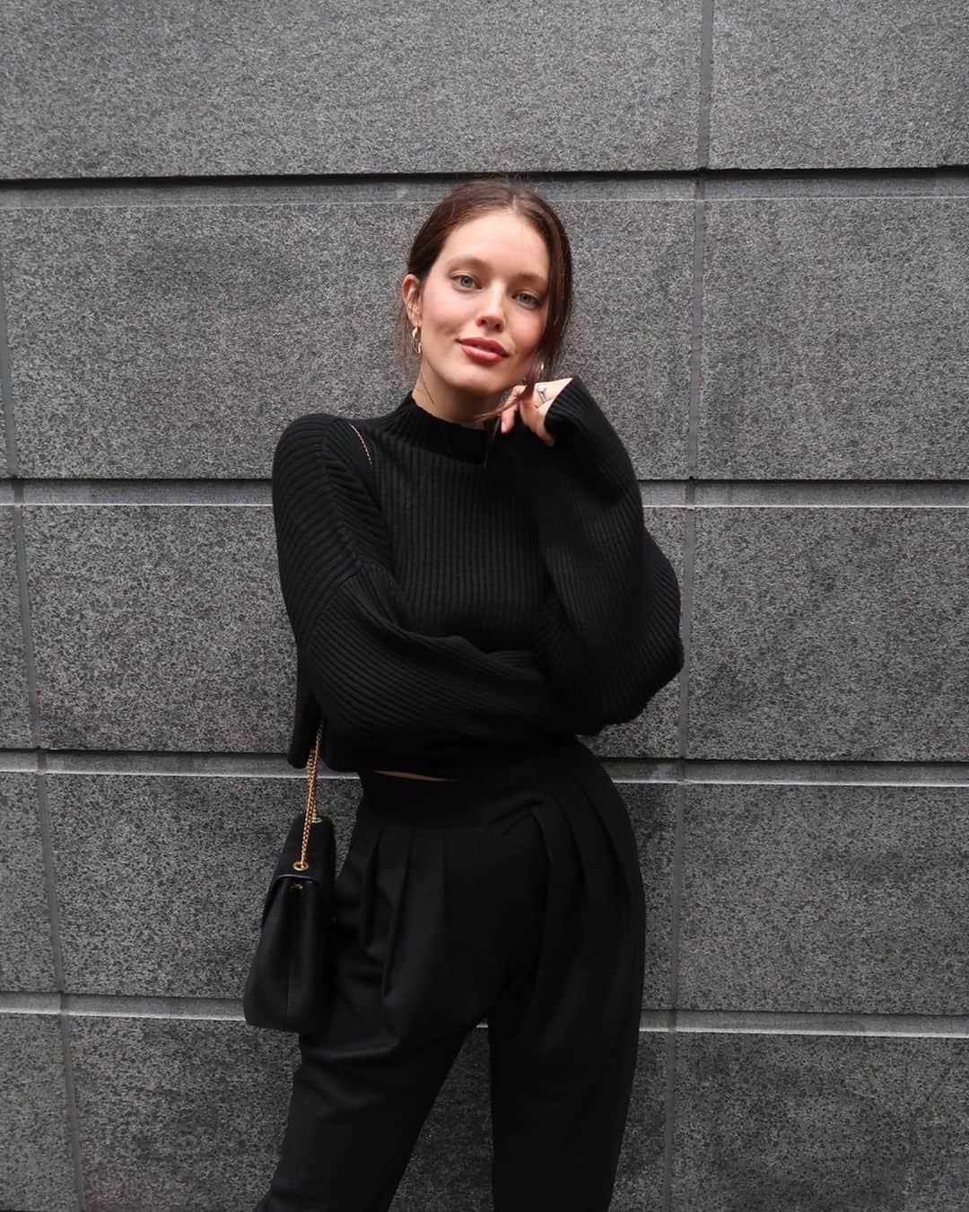 エミリー・DiDonatoさんのインスタグラム写真 - (エミリー・DiDonatoInstagram)「Gloomy as heck outside and I’ve got an outfit to match 🖤」10月31日 2時19分 - emilydidonato