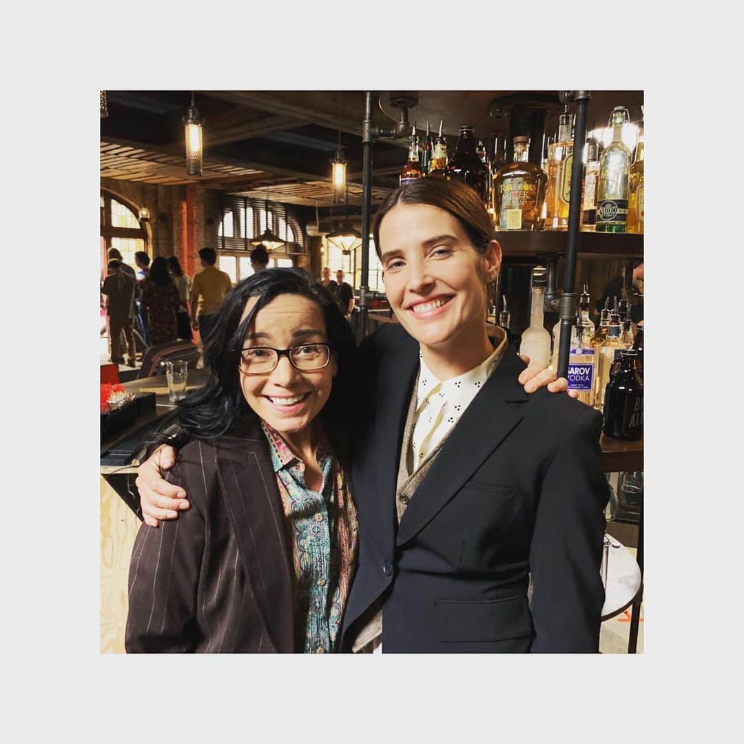 コビー・スマルダーズのインスタグラム：「We have a new #stumptownabc episode tonight! Tune in 10/9c to @abcnetwork. It was literal dream come true getting work with the talented @janeanegarofalo on this one.」