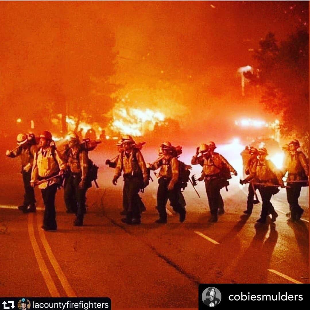 クラーク・グレッグのインスタグラム：「What my friend said. So grateful to these men and Women. “A HUGE thank you to all the men and women on the front lines of these fires. It has been an insane week for us all and we are so grateful for your dedication and non stop commitment to getting these fires under control. I learned a way to support the @losangelesfiredepartment @lacountyfd @lacountyfirefighters is to text the word FIRE to 310-929-6907 or go to supportLAFD.org Thank you thank you.” @cobiesmulders」