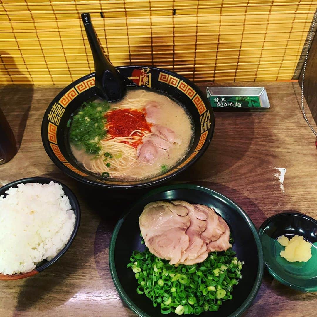江口拓也さんのインスタグラム写真 - (江口拓也Instagram)「好きなものを食べ、生きる🥳」10月31日 3時25分 - takuyaeguchi81